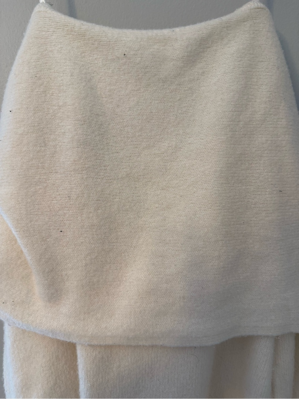 Abercrombie and Fitch Cream Off-Shoulder Draped Sweater - Picture 4 of 6